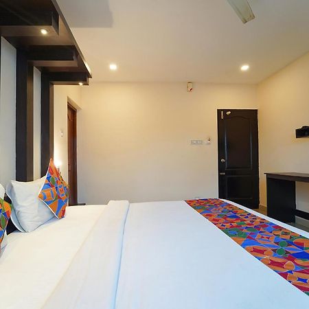 Zion Plaza Hotell Nedumbassery Exteriör bild