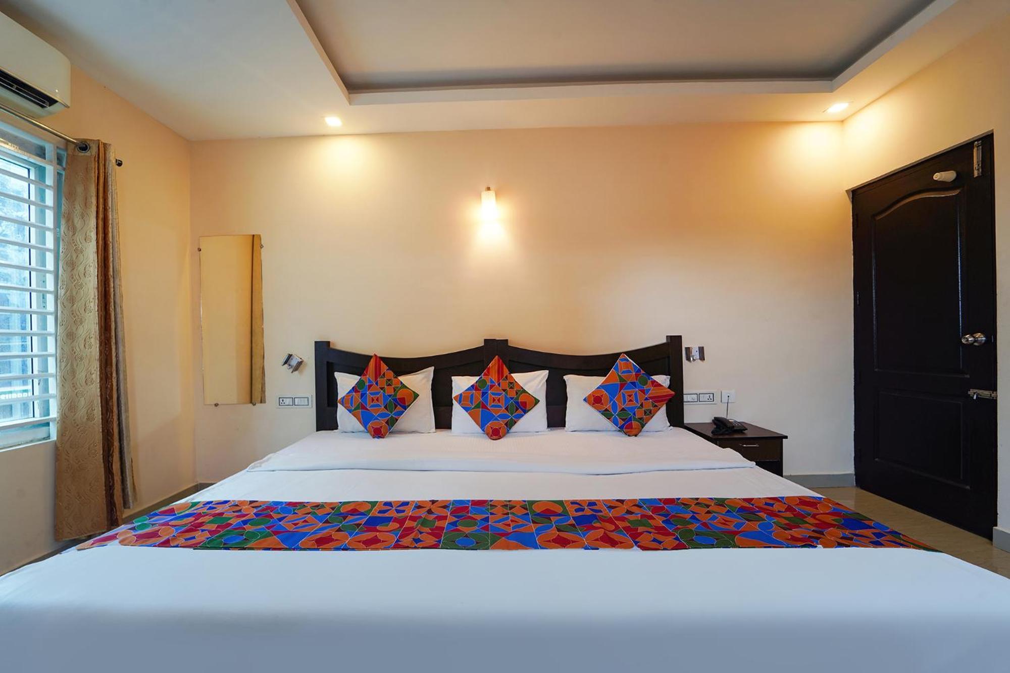 Zion Plaza Hotell Nedumbassery Exteriör bild