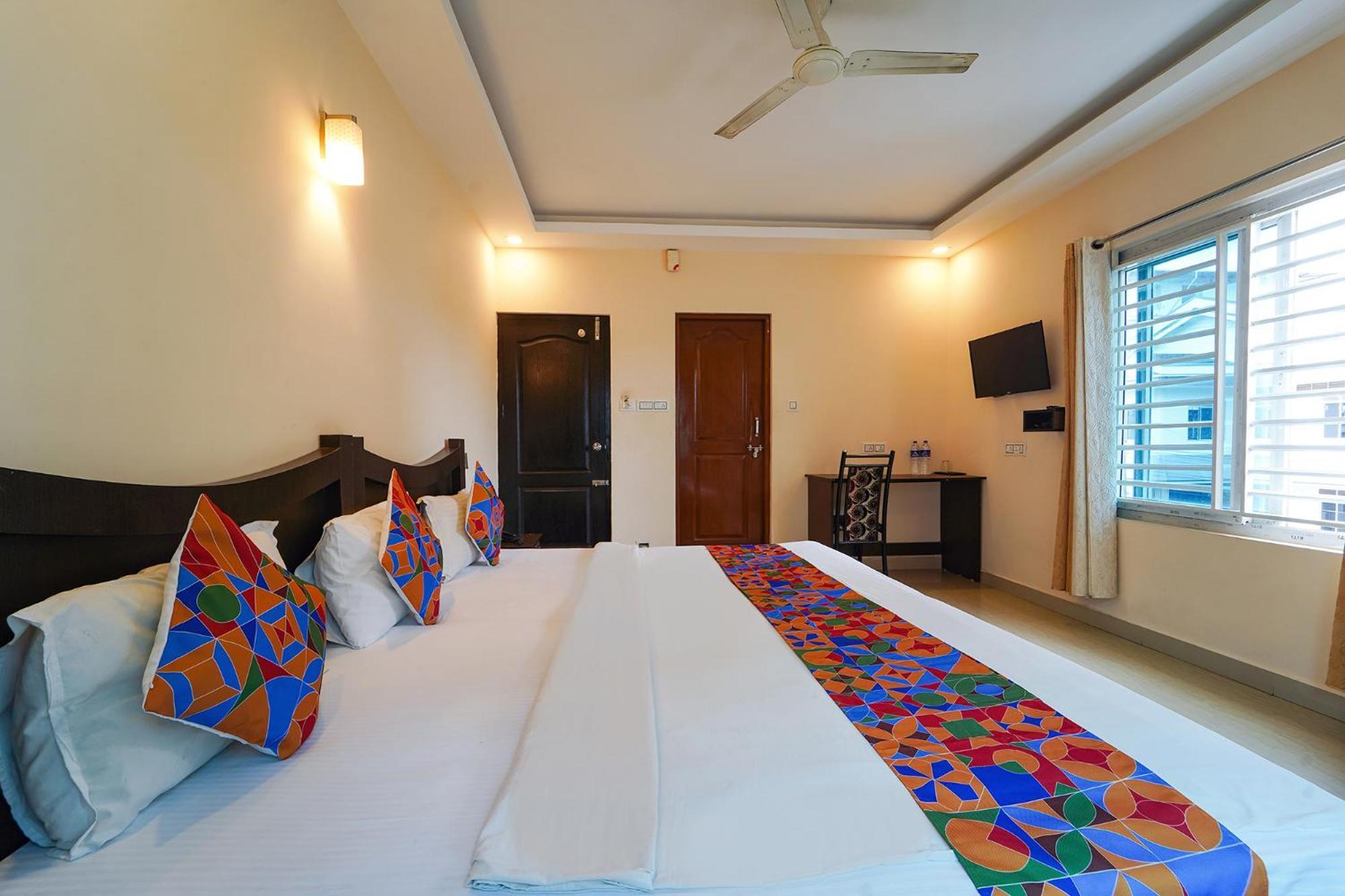 Zion Plaza Hotell Nedumbassery Exteriör bild