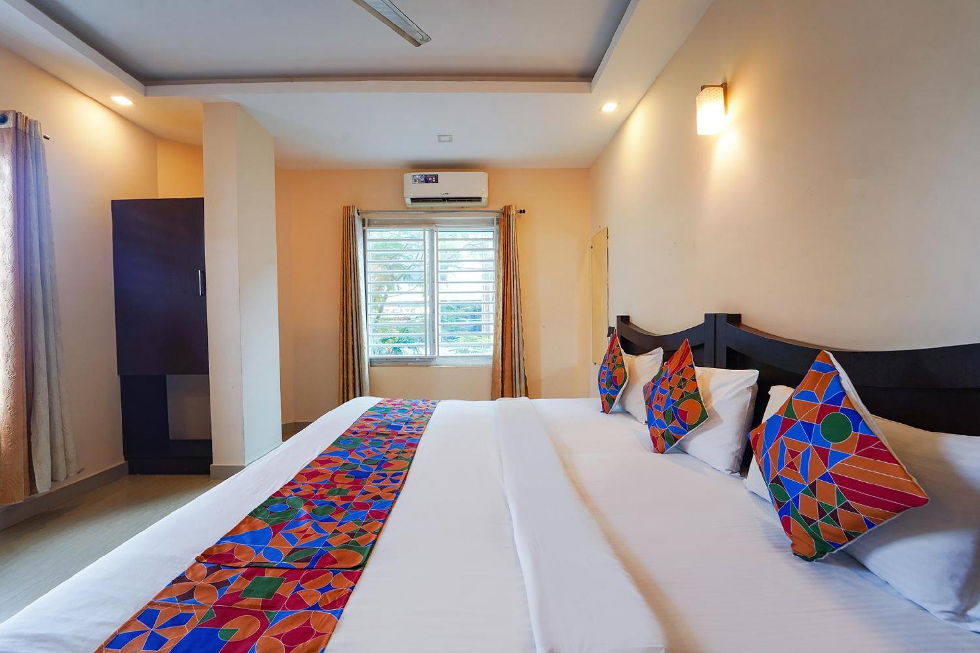 Zion Plaza Hotell Nedumbassery Exteriör bild