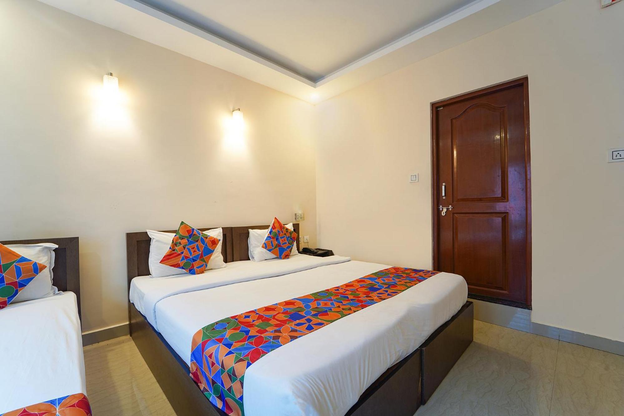 Zion Plaza Hotell Nedumbassery Exteriör bild