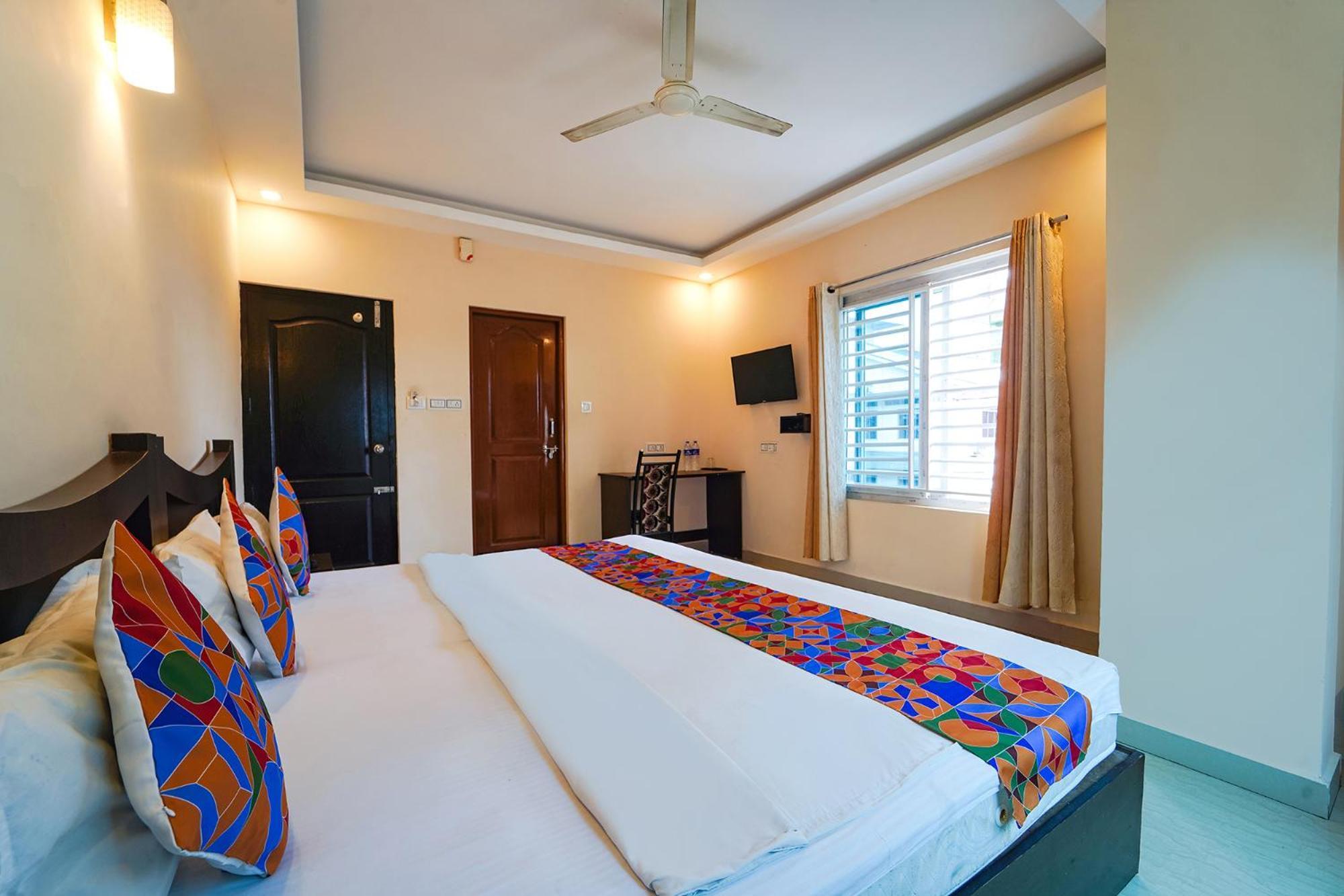 Zion Plaza Hotell Nedumbassery Exteriör bild
