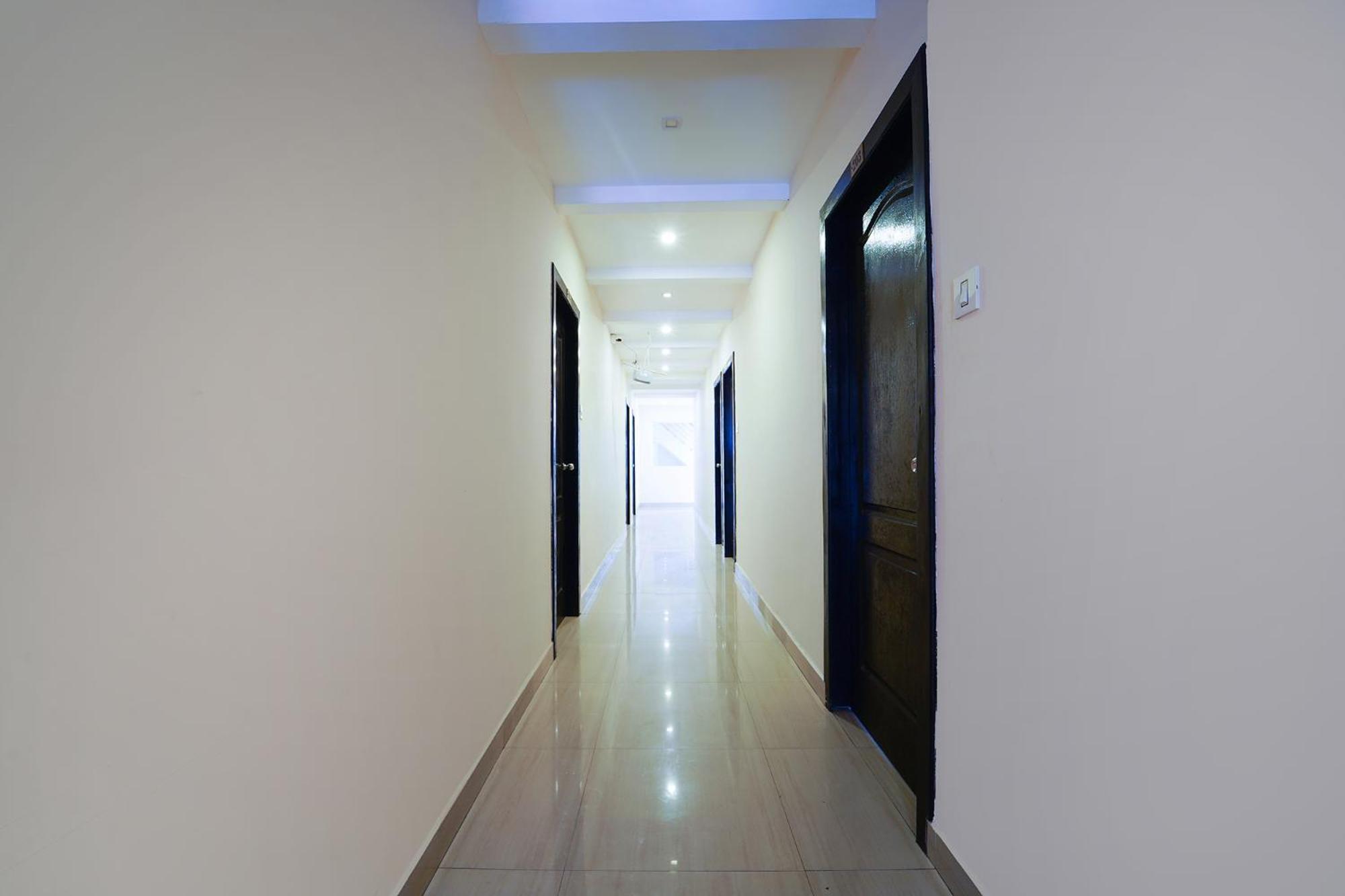 Zion Plaza Hotell Nedumbassery Exteriör bild