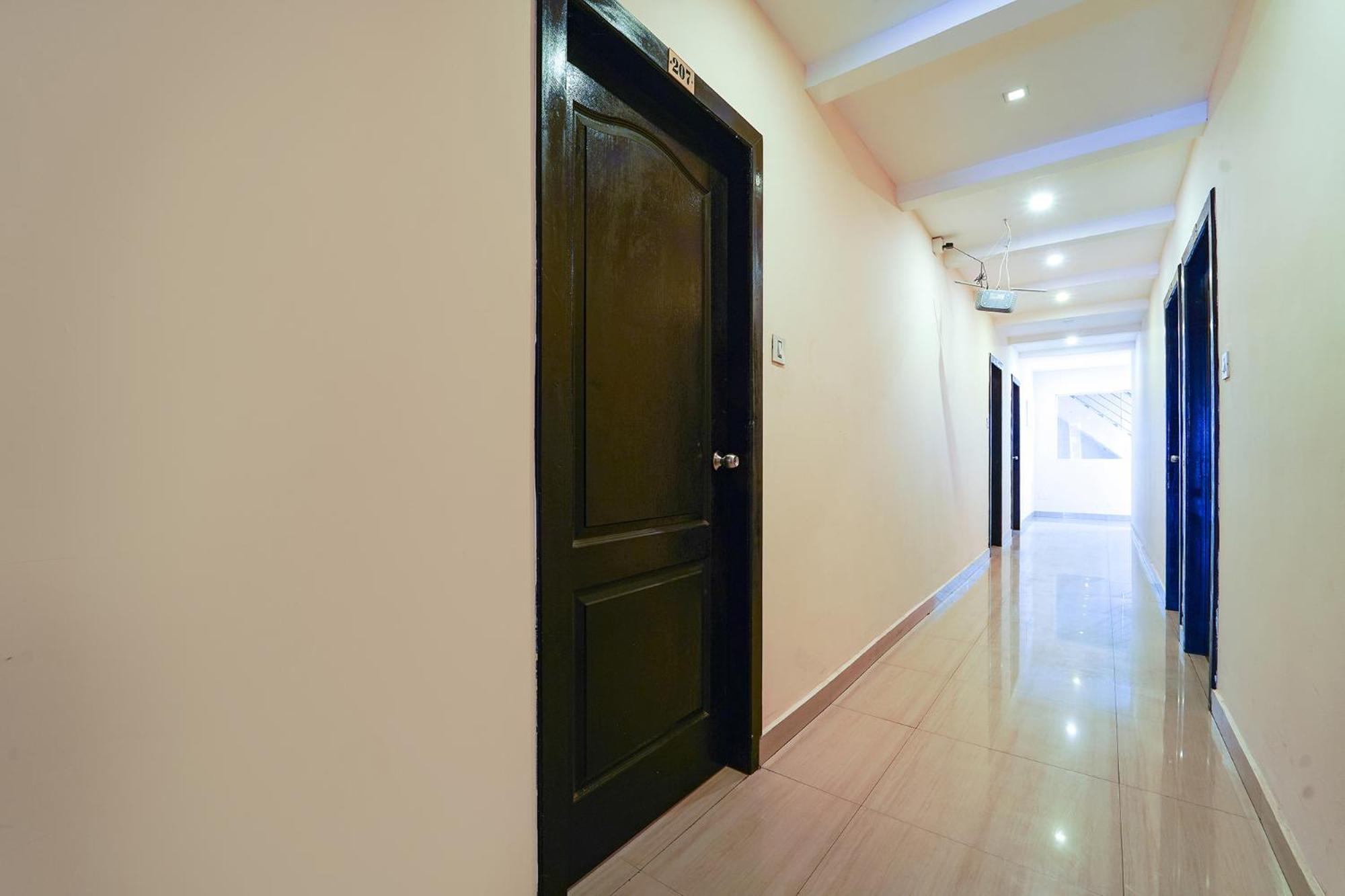 Zion Plaza Hotell Nedumbassery Exteriör bild