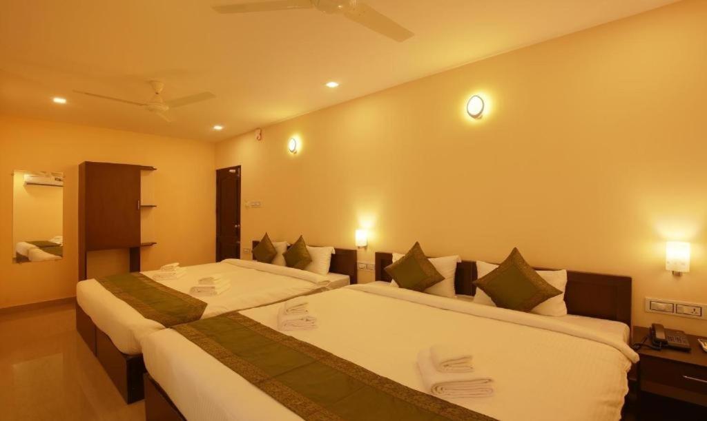 Zion Plaza Hotell Nedumbassery Exteriör bild
